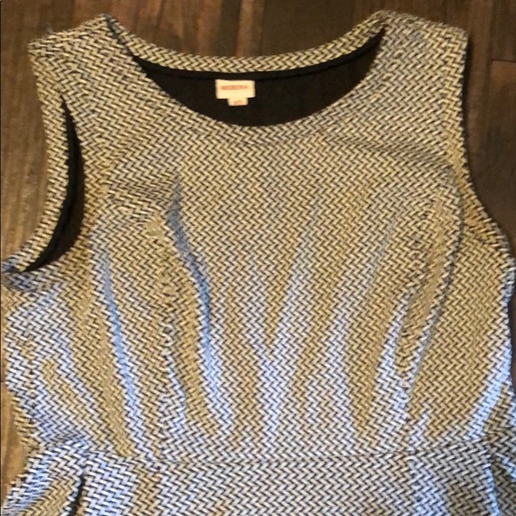 Knee Length Sleeveless Dress - Picture 2 of 4